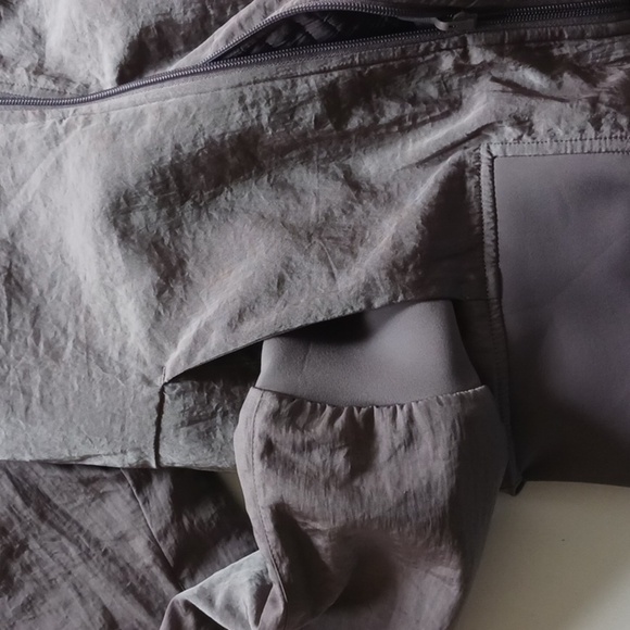 Lululemon Reversible Bomber Jacket Size 8 - Picture 7 of 11